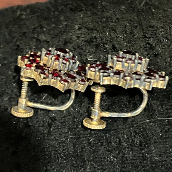 Vintage Bohemian Garnet Cluster Gold-plated 900 Silver Screw-back Earrings - Picture 6 of 16